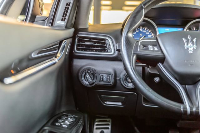 Used 2018 Maserati Ghibli GranSport image 28