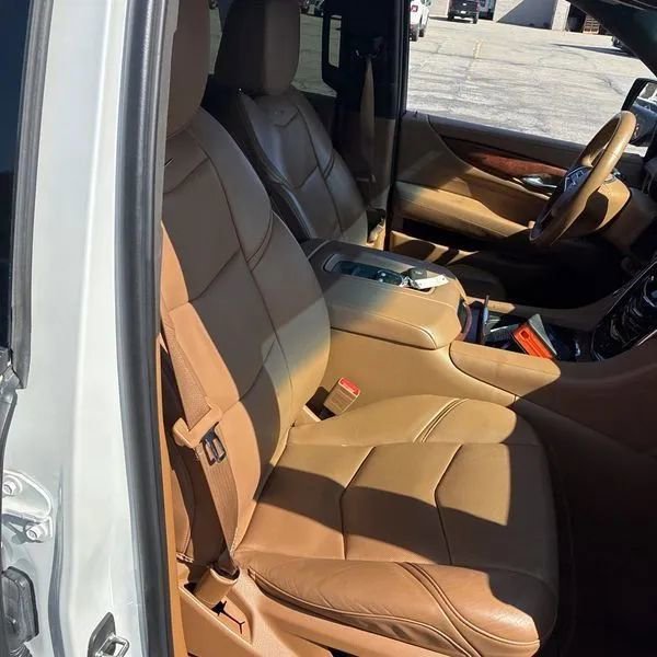 Used 2017 Cadillac Escalade Platinum AWD/4WD image 21