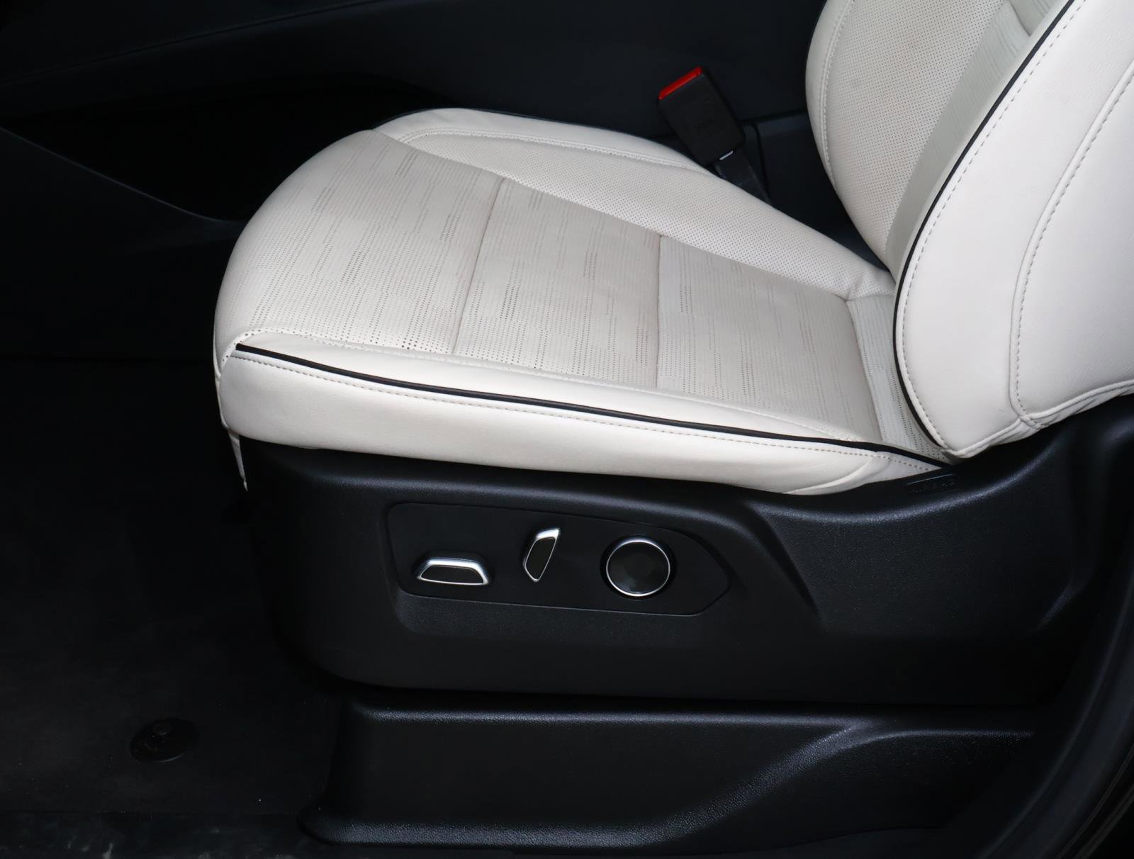 Used 2024 Cadillac Escalade Sport w/ LPO, ONYX Package image 15