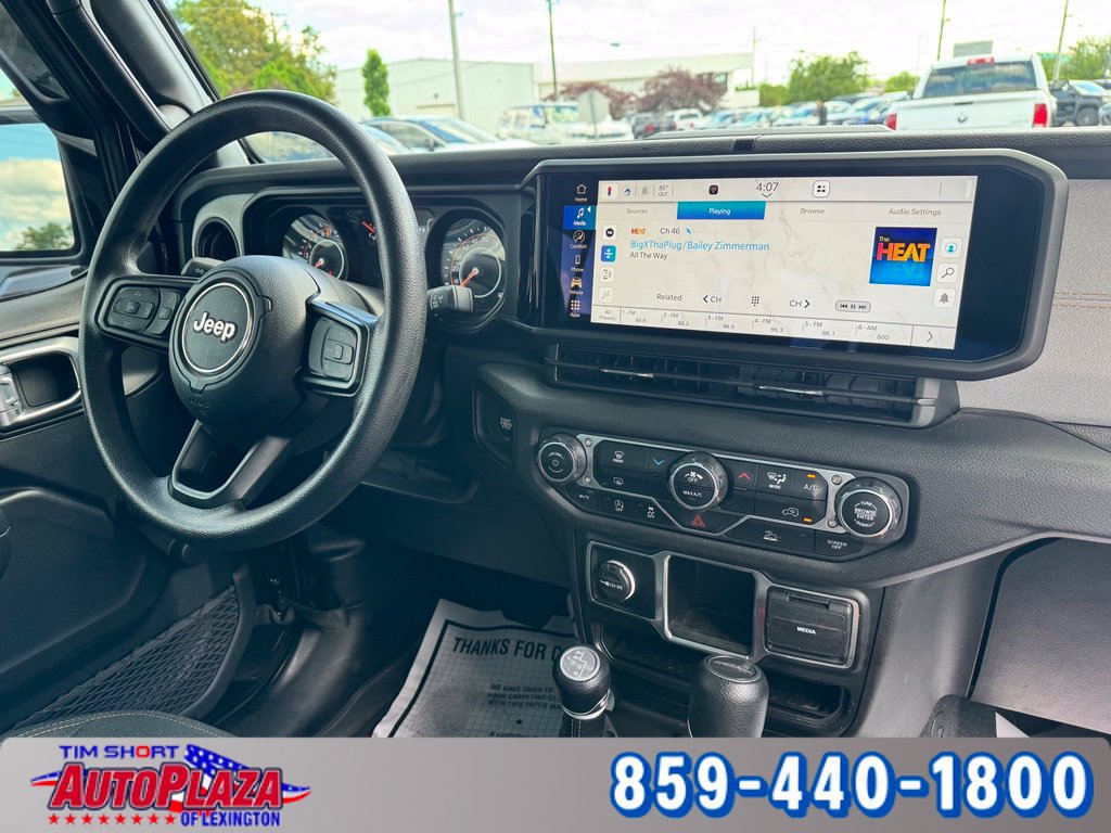 Used 2024 Jeep Gladiator Sport AWD/4WD image 38