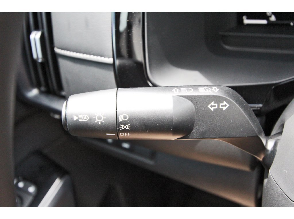 New 2026 Nissan Pathfinder SL w/ SL Premium Package FWD image 15