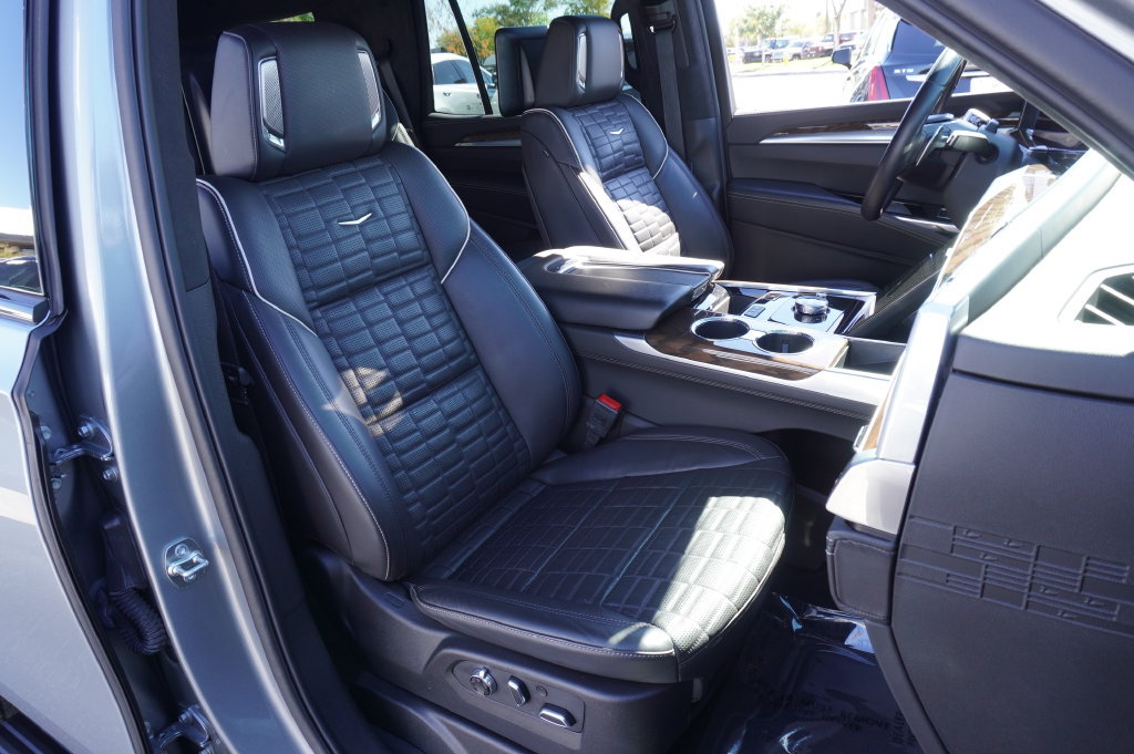 Certified 2025 Cadillac Escalade Sport Platinum AWD/4WD image 18