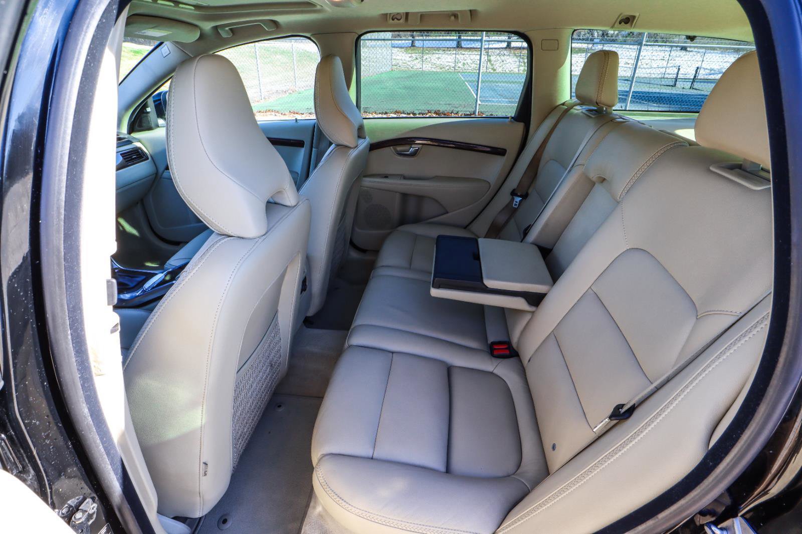 Used 2016 Volvo XC70 T5 Platinum w/ Protection Package image 39