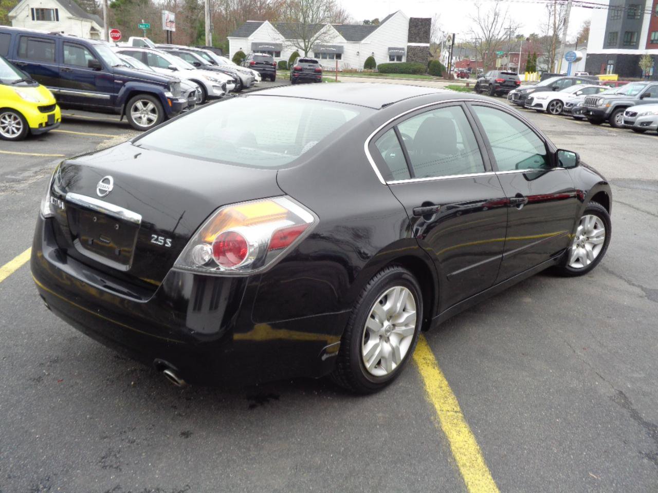 Used 2009 Nissan Altima 2.5 S FWD image 2
