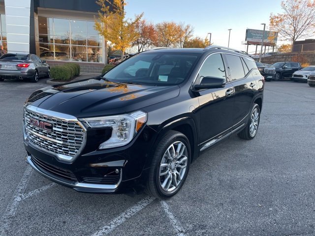 Used 2022 GMC Terrain Denali w/ Denali Premium Package image 2