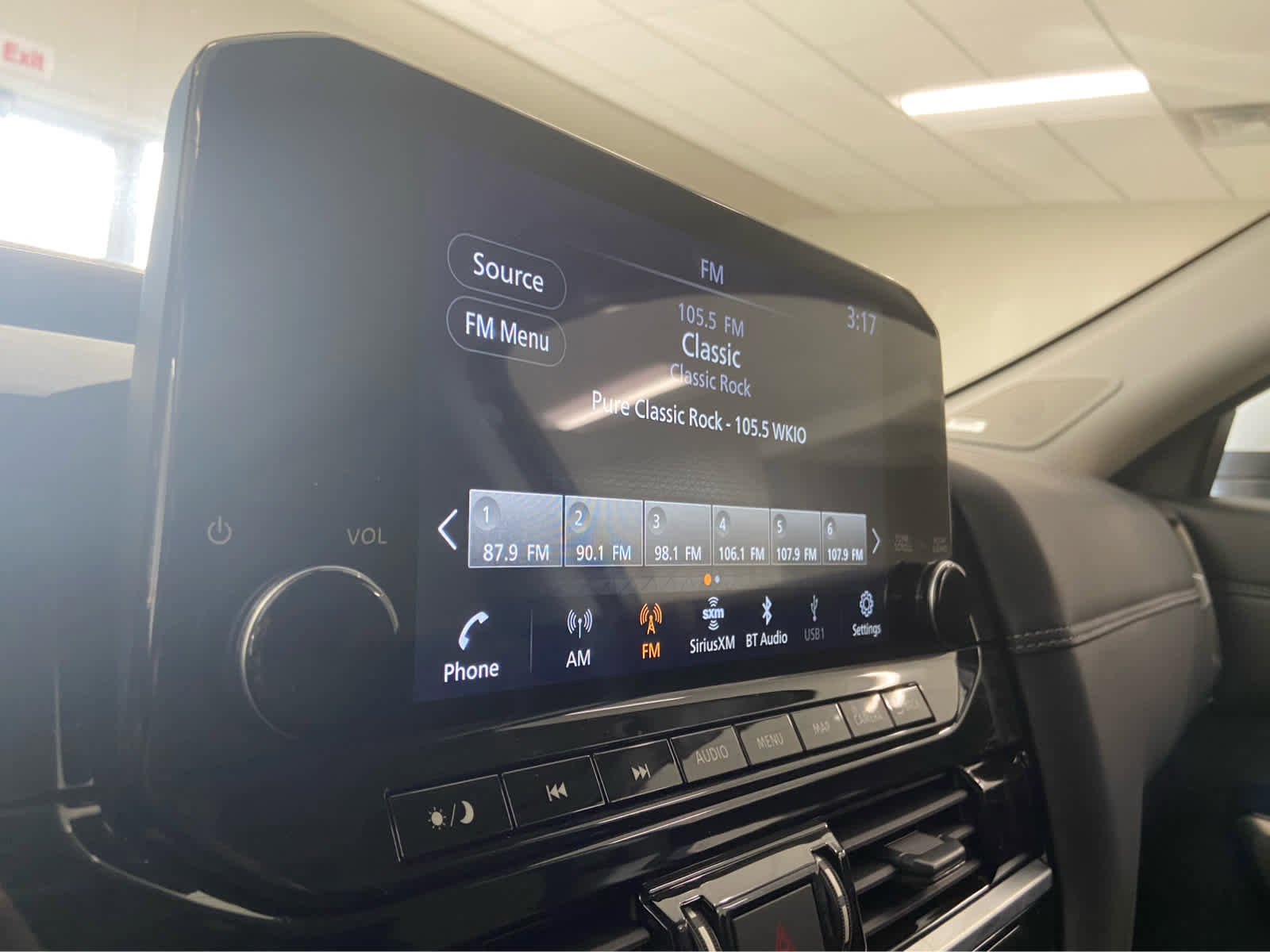 Used 2025 Nissan Pathfinder Platinum w/ Cargo Package image 25