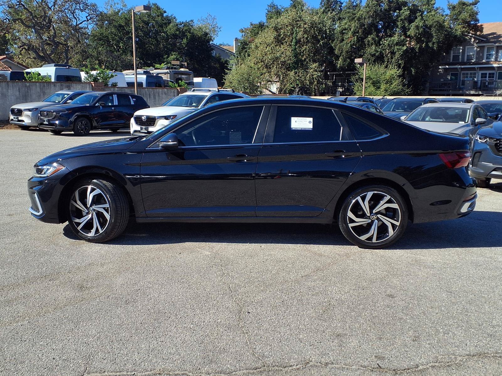 Used 2025 Volkswagen Jetta SEL FWD image 2