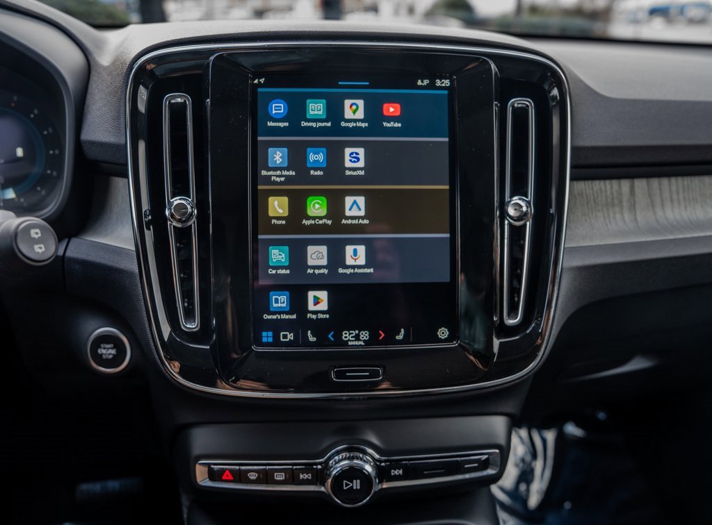 Used 2025 Volvo XC40 B5 Plus image 10