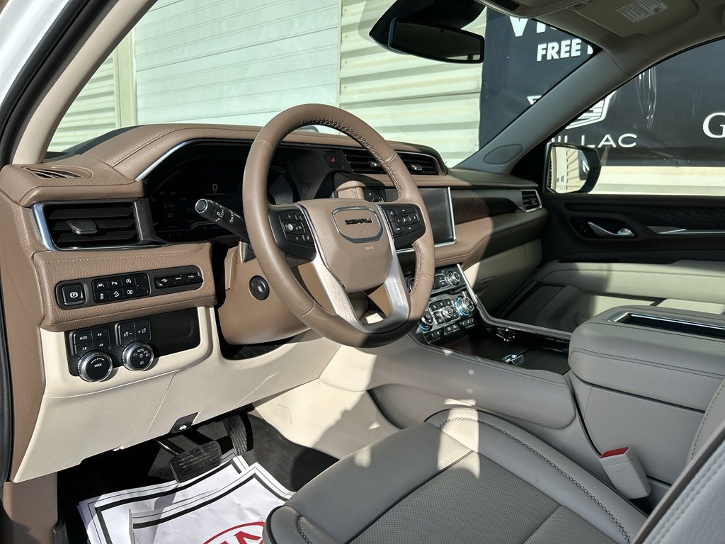 Used 2024 GMC Yukon XL Denali AWD/4WD image 11