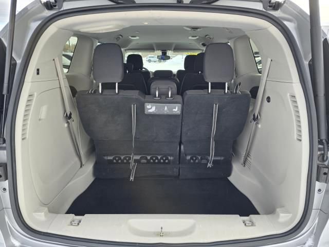 Used 2017 Chrysler Pacifica Touring image 7