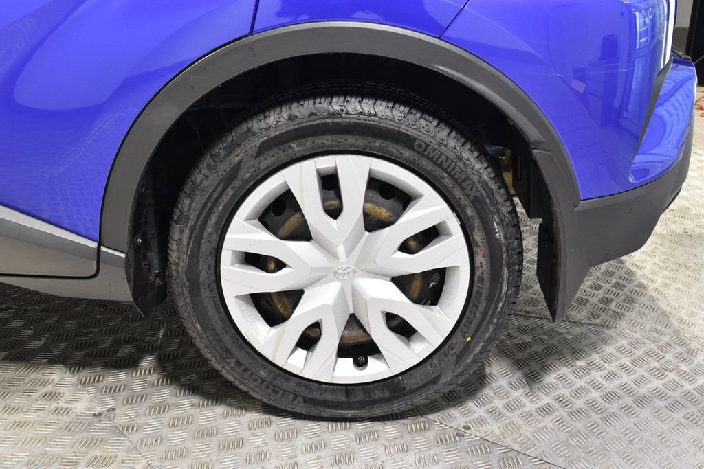 Used 2020 Toyota C-HR LE image 36