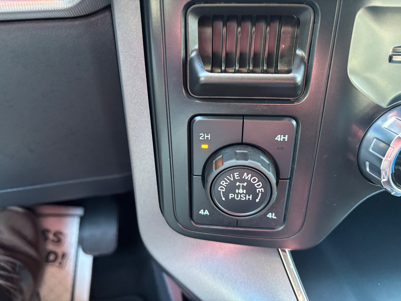 Used 2025 Ford F150 Lariat w/ Equipment Group 502A High image 23