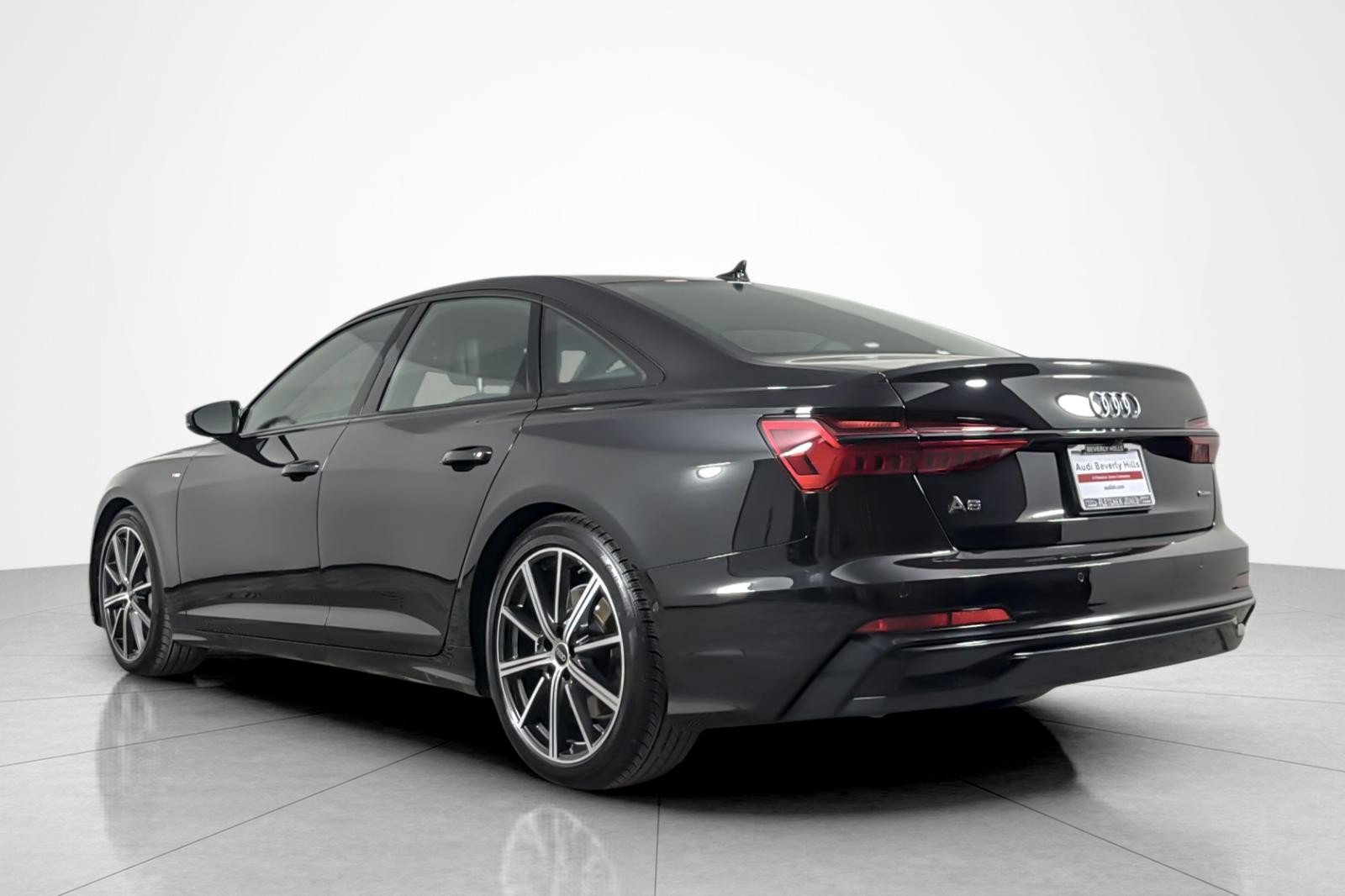 Used 2025 Audi A6 Premium Plus w/ Premium Plus Package AWD/4WD image 3