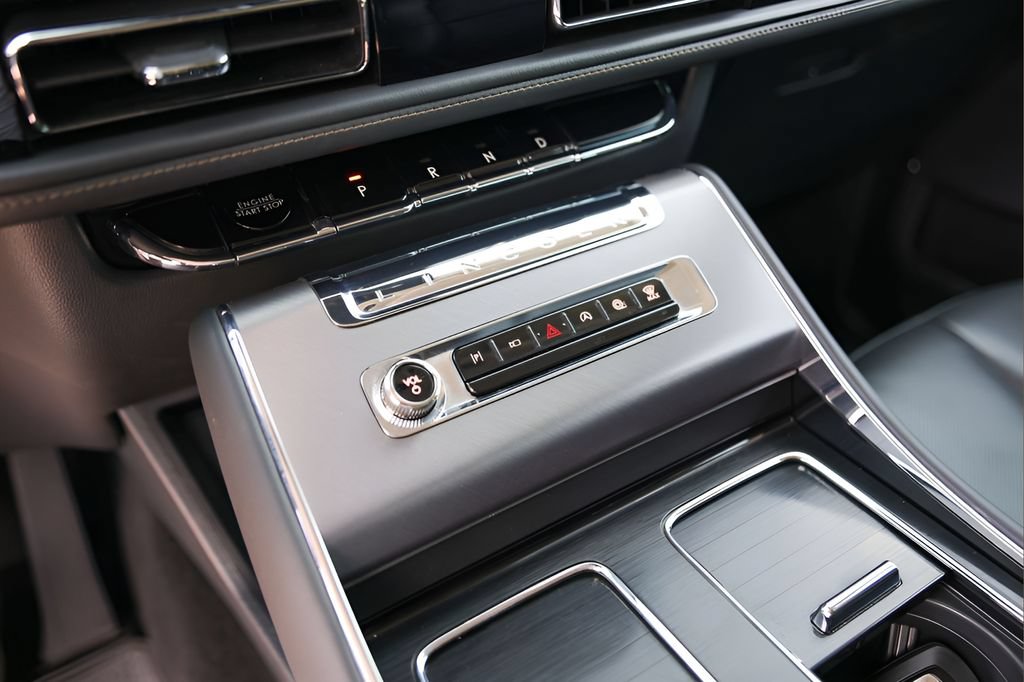 Used 2025 Lincoln Aviator 2WD image 17