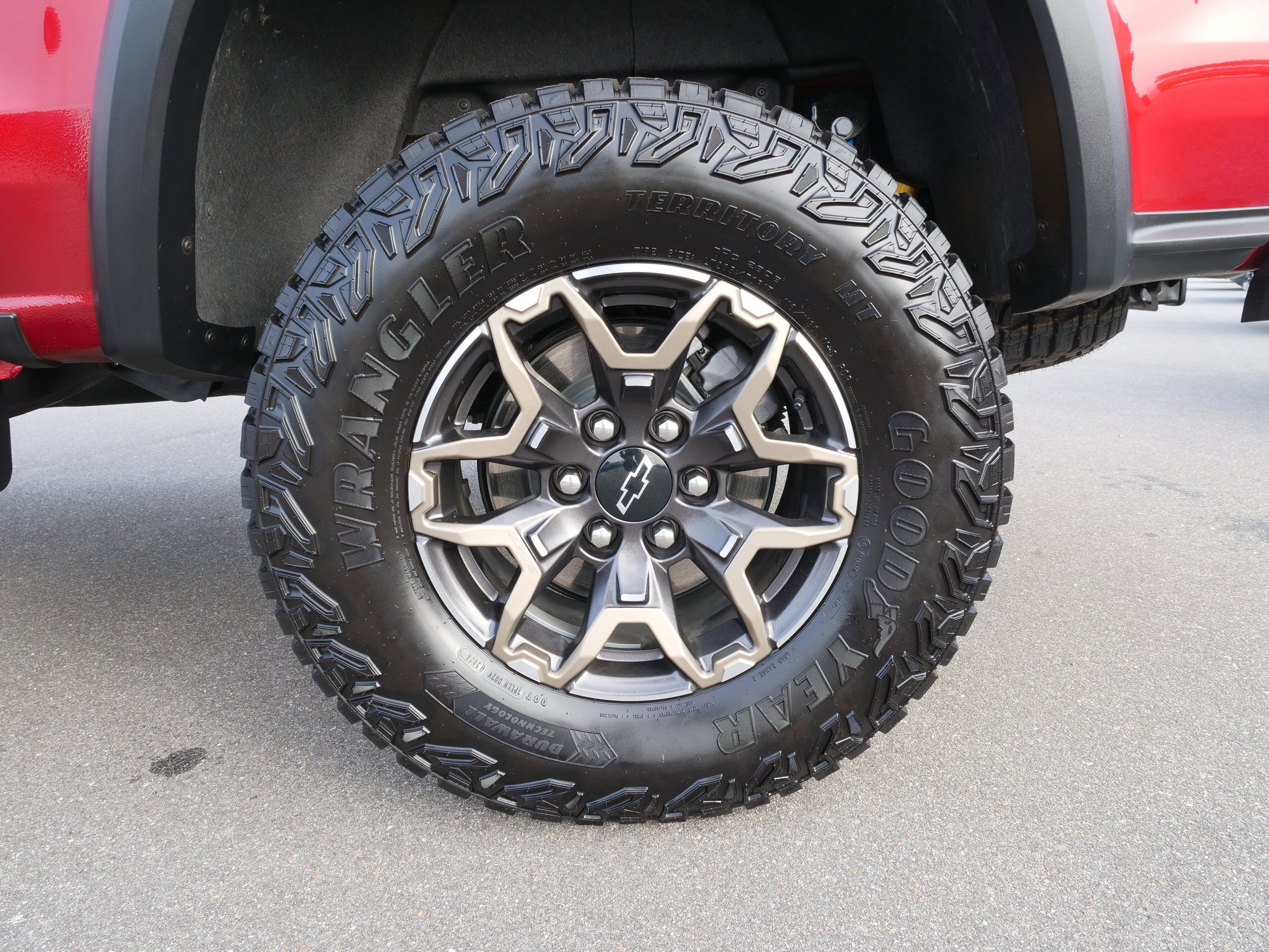 Used 2024 Chevrolet Colorado ZR2 w/ Technology Package image 13