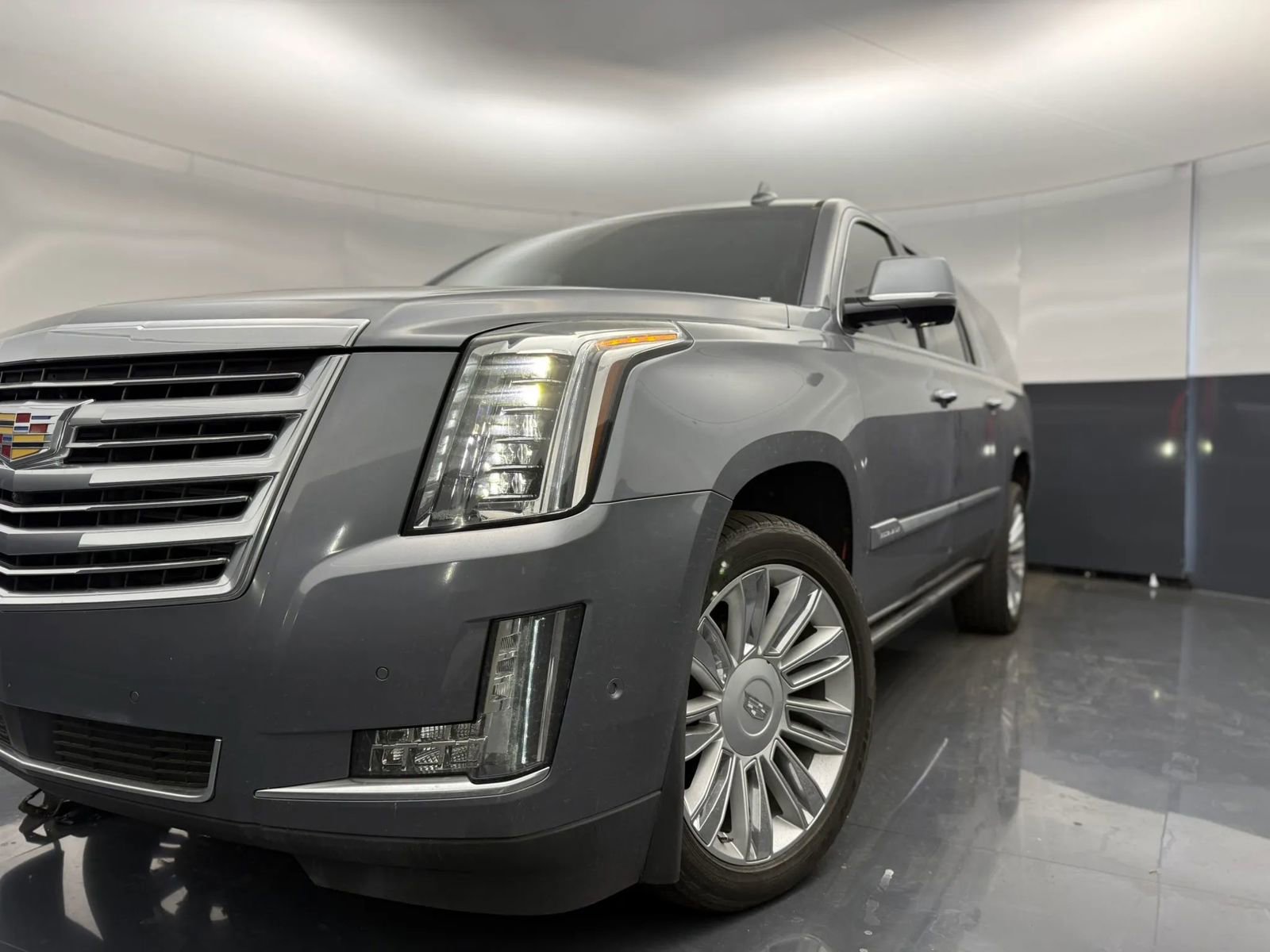 Used 2018 Cadillac Escalade ESV Platinum AWD/4WD image 7