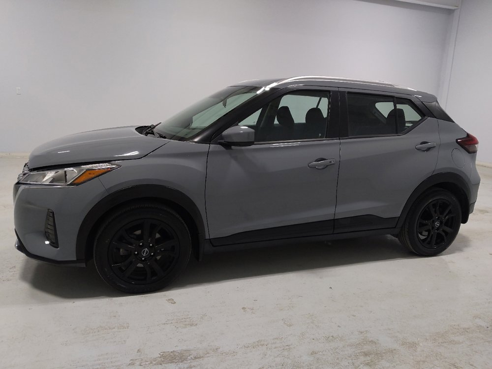 Used 2023 Nissan Kicks SV image 2