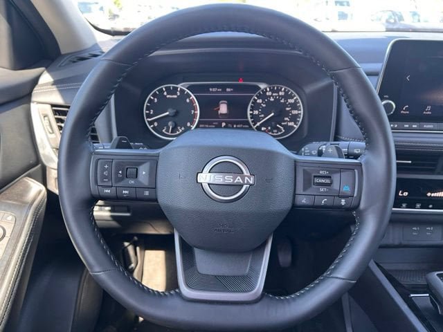 Used 2025 Nissan Rogue SV AWD/4WD image 12