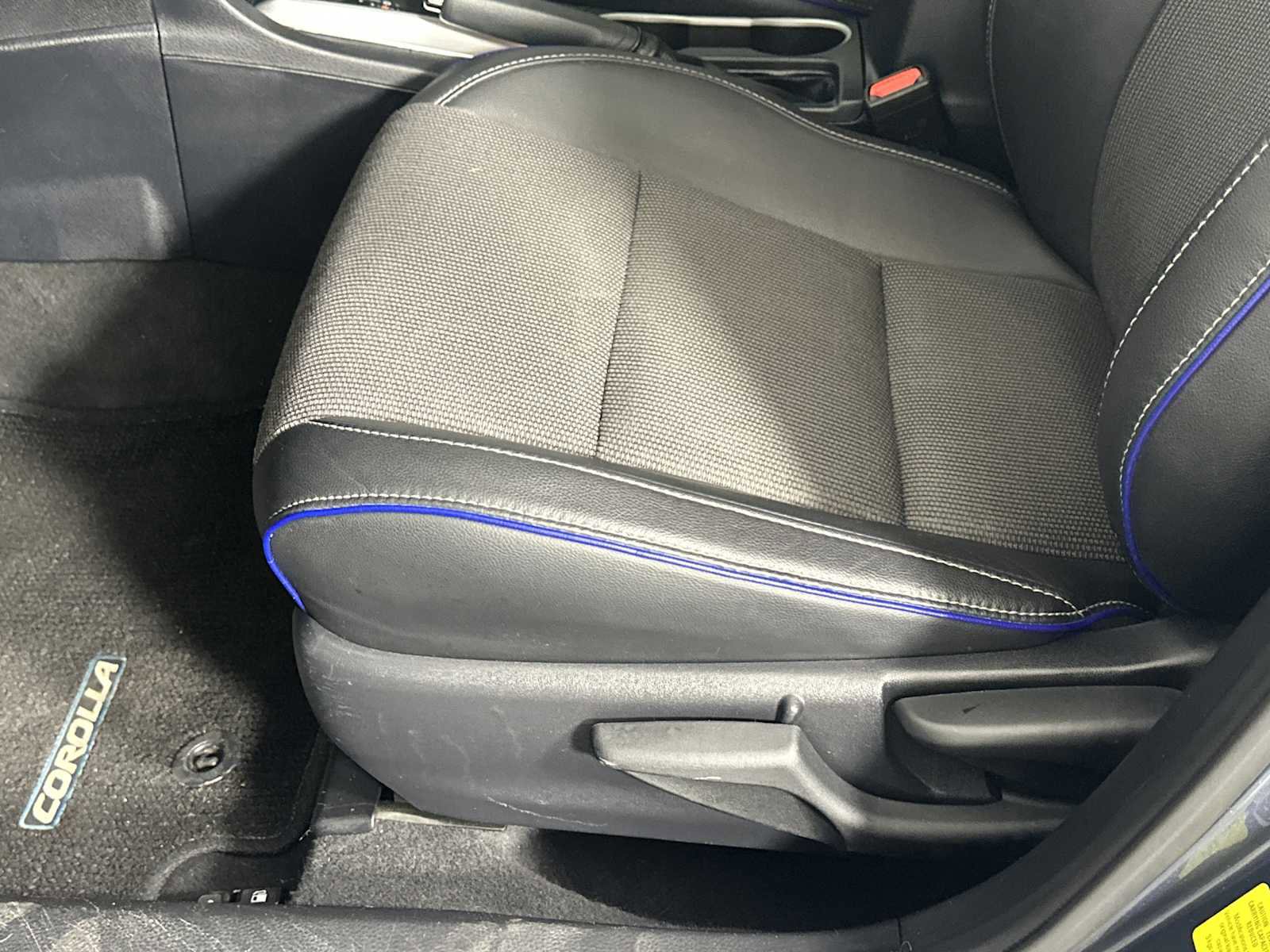 Used 2017 Toyota Corolla SE FWD image 9