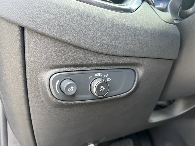 Used 2024 Chevrolet Equinox LT FWD image 32