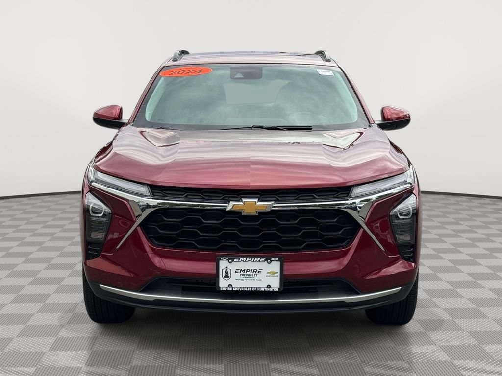 Used 2024 Chevrolet Trax LT w/ Driver Confidence Package FWD image 2