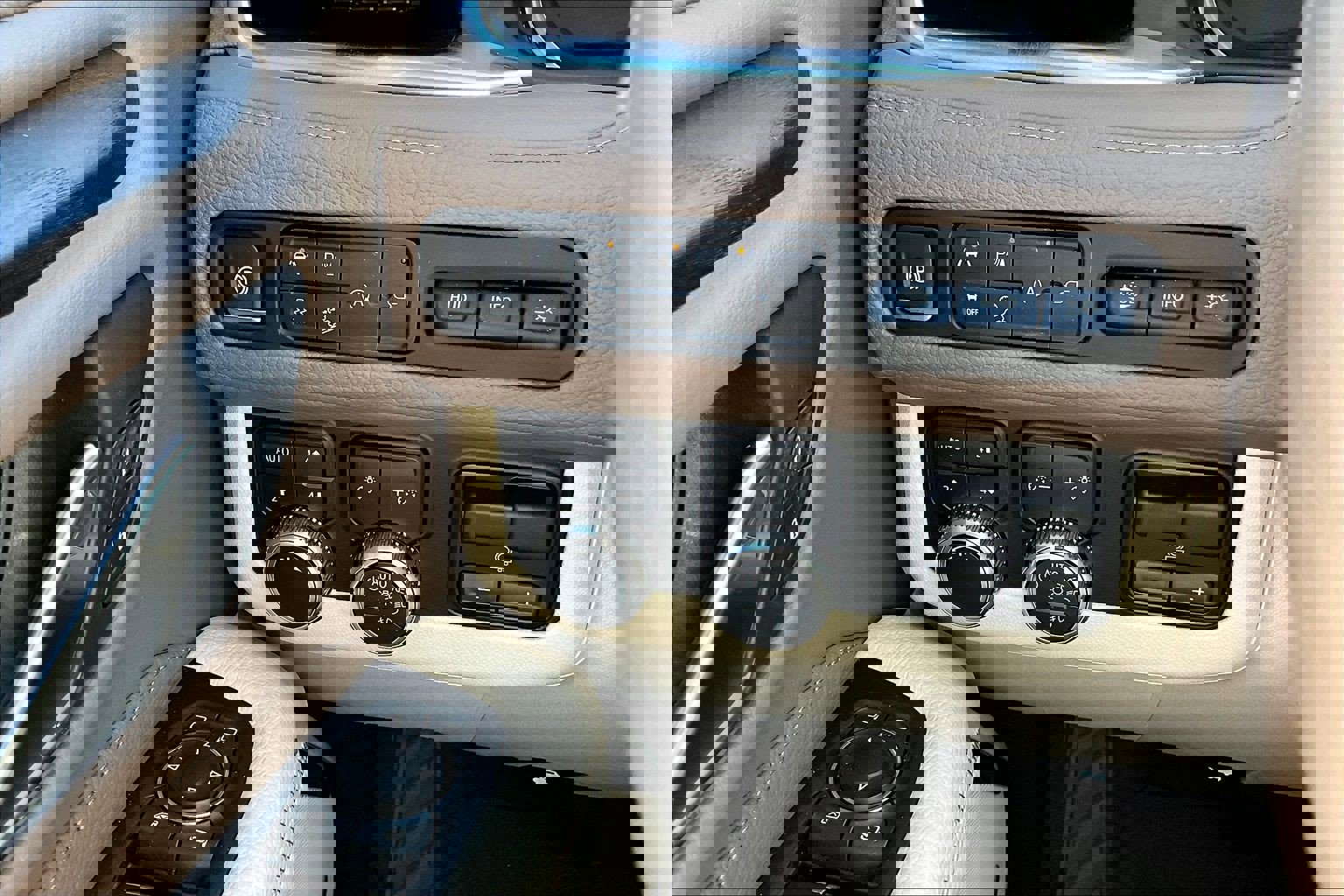 Used 2021 GMC Yukon Denali w/ Denali Premium Package image 26