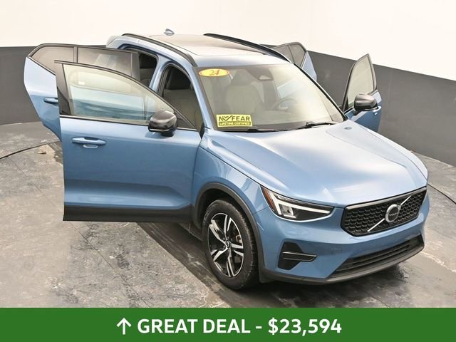 Used 2024 Volvo XC40 B5 Core image 60