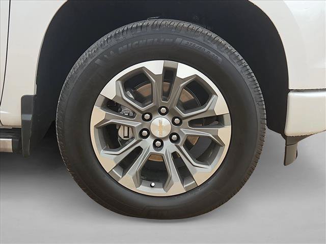 Used 2023 Chevrolet Silverado 1500 High Country w/ Z71 Off-Road Package AWD/4WD image 24