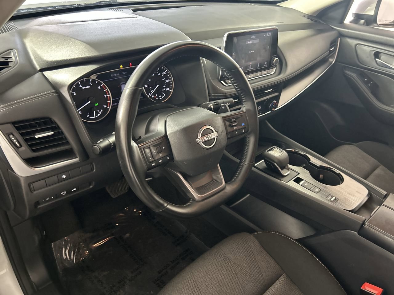 Used 2025 Nissan Rogue SV FWD image 12