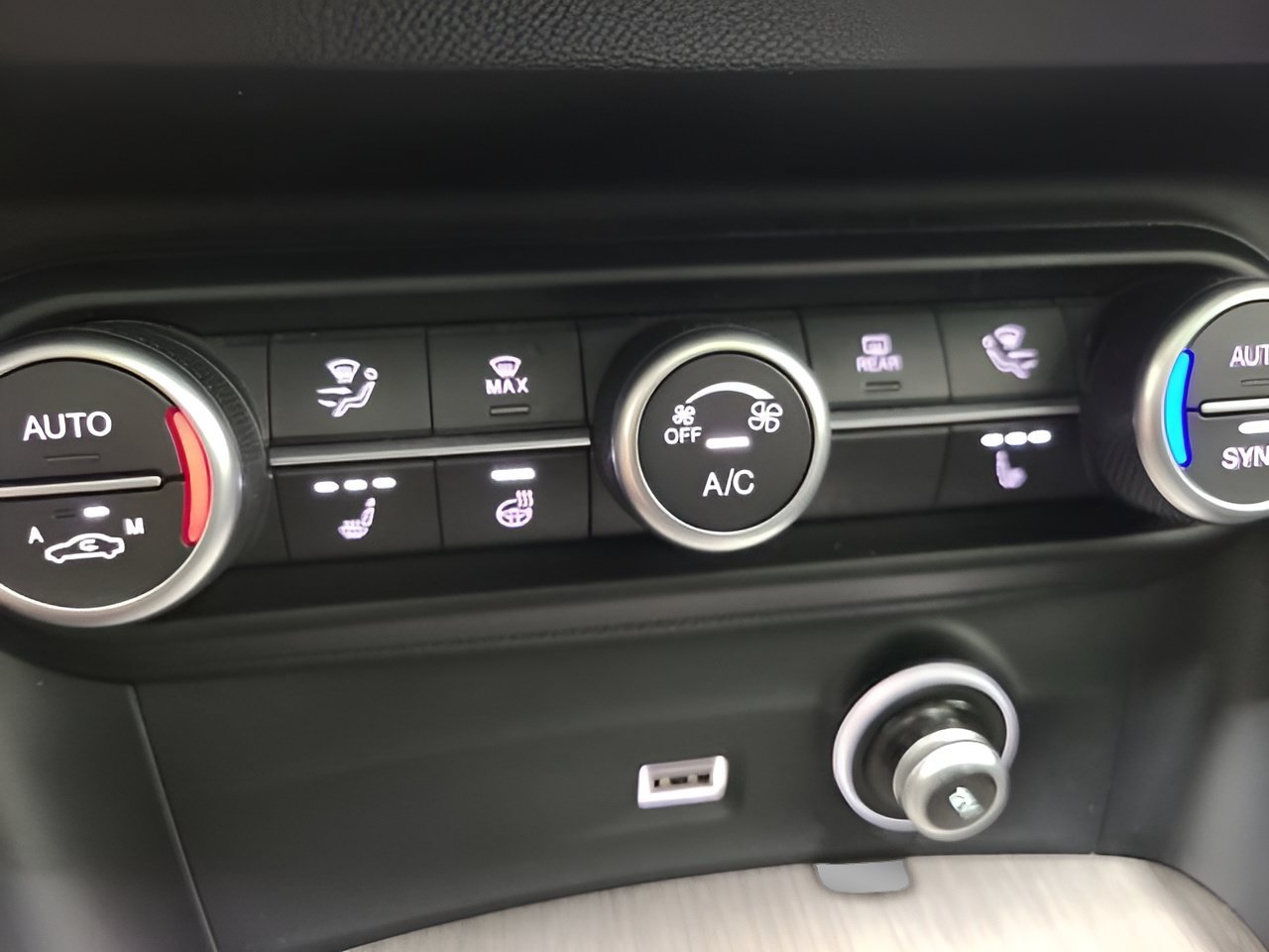 Used 2021 Alfa Romeo Stelvio Ti AWD/4WD image 35