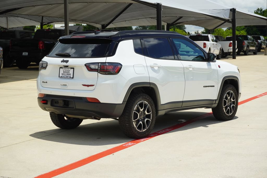 Used 2025 Jeep Compass Trailhawk w/ Trailhawk Elite Group AWD/4WD image 5