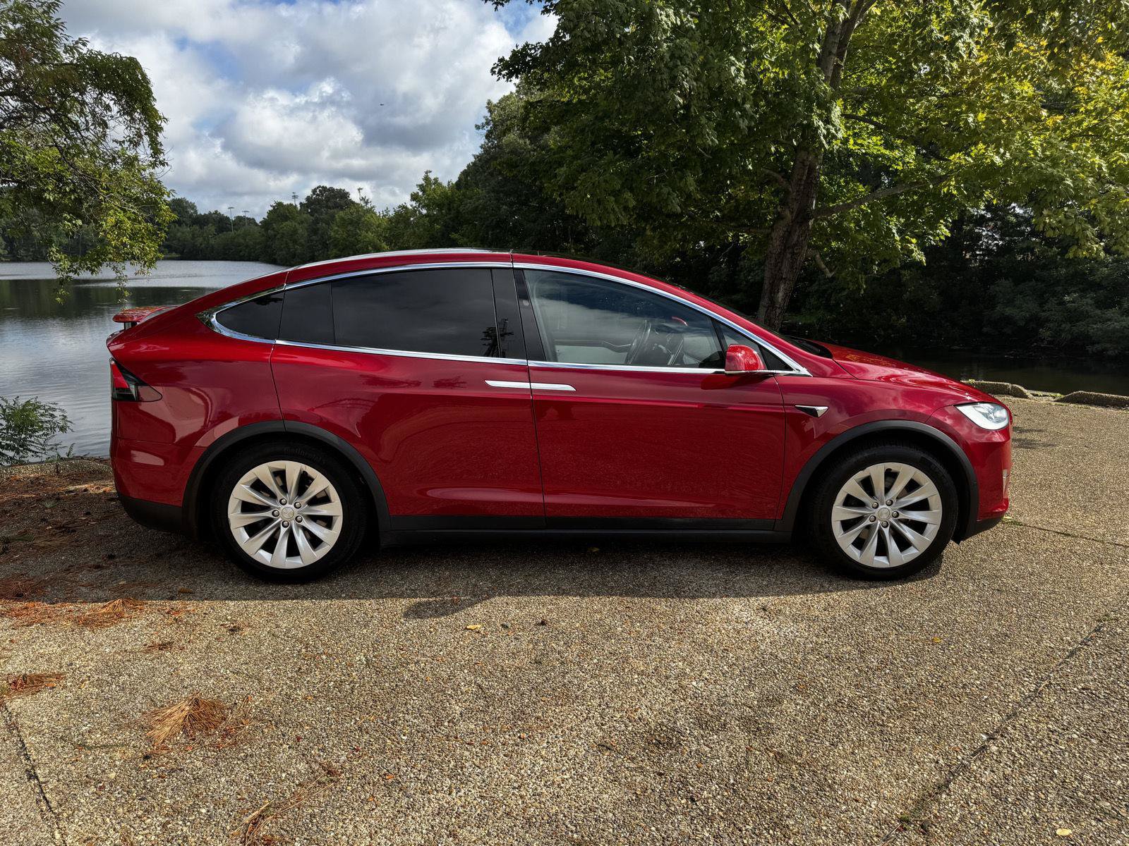Used 2016 Tesla Model X 60D AWD/4WD image 3