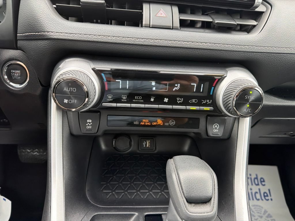Used 2025 Toyota RAV4 XLE FWD image 23