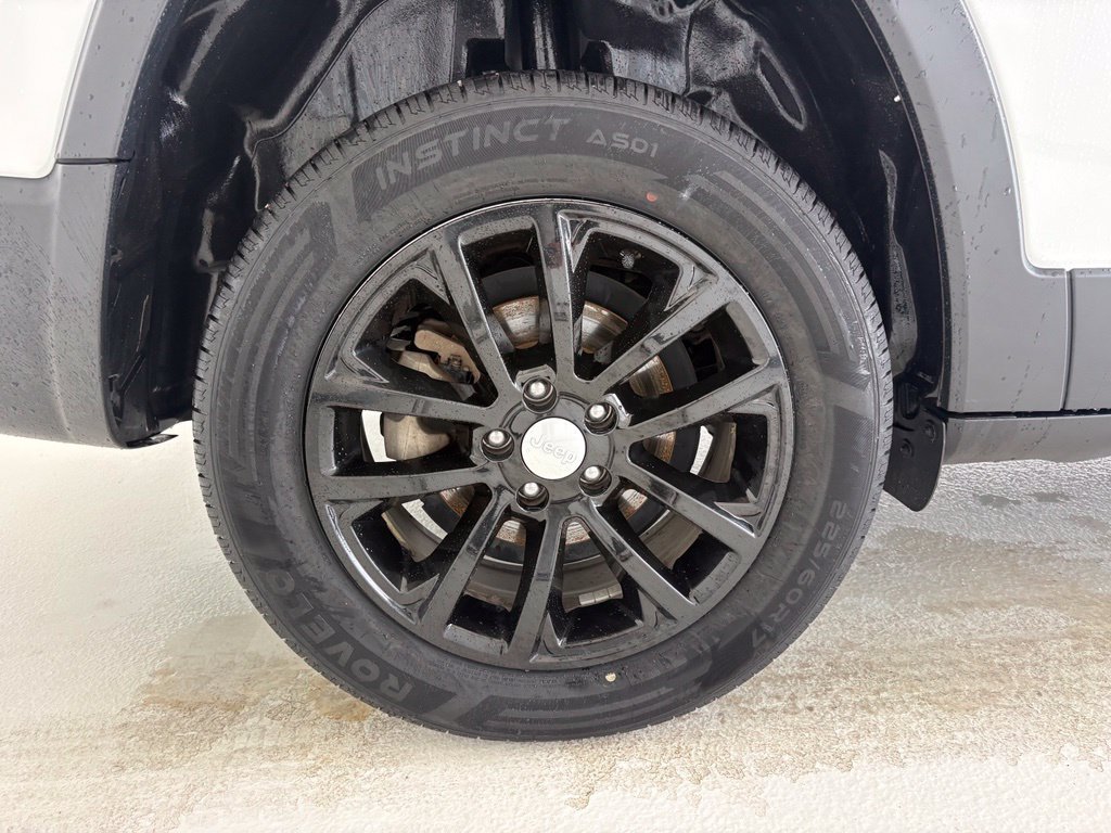 Used 2020 Jeep Cherokee Latitude FWD image 21