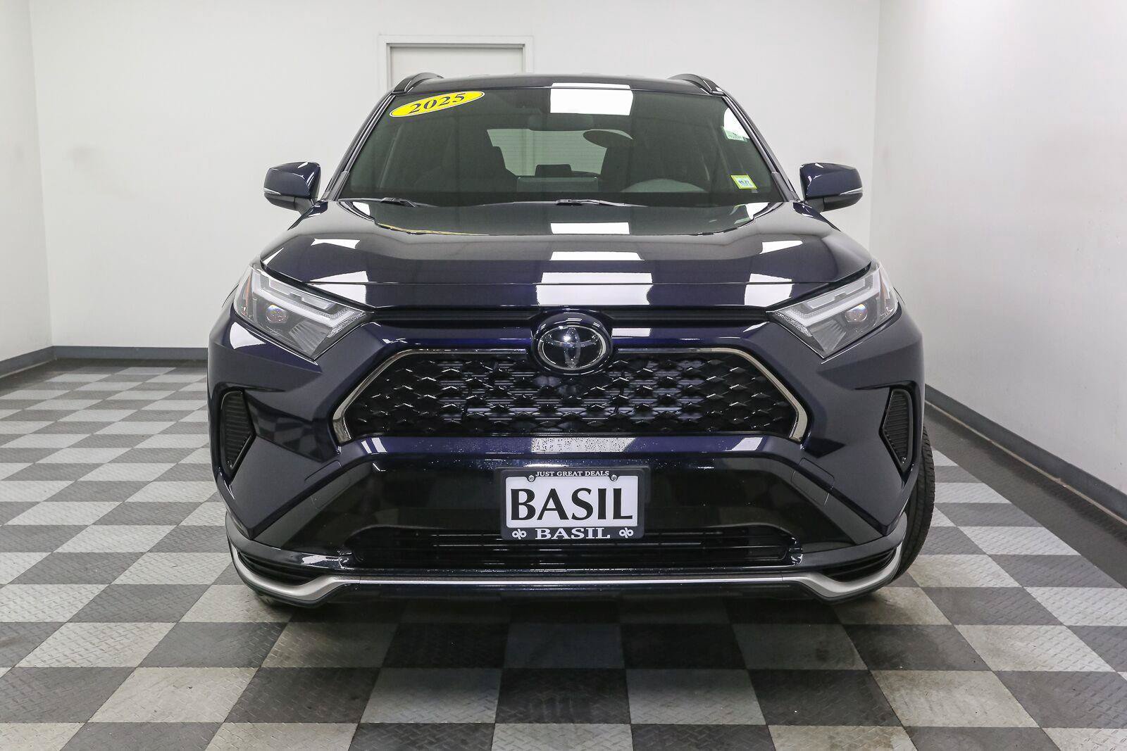 Used 2025 Toyota RAV4 SE AWD/4WD image 3