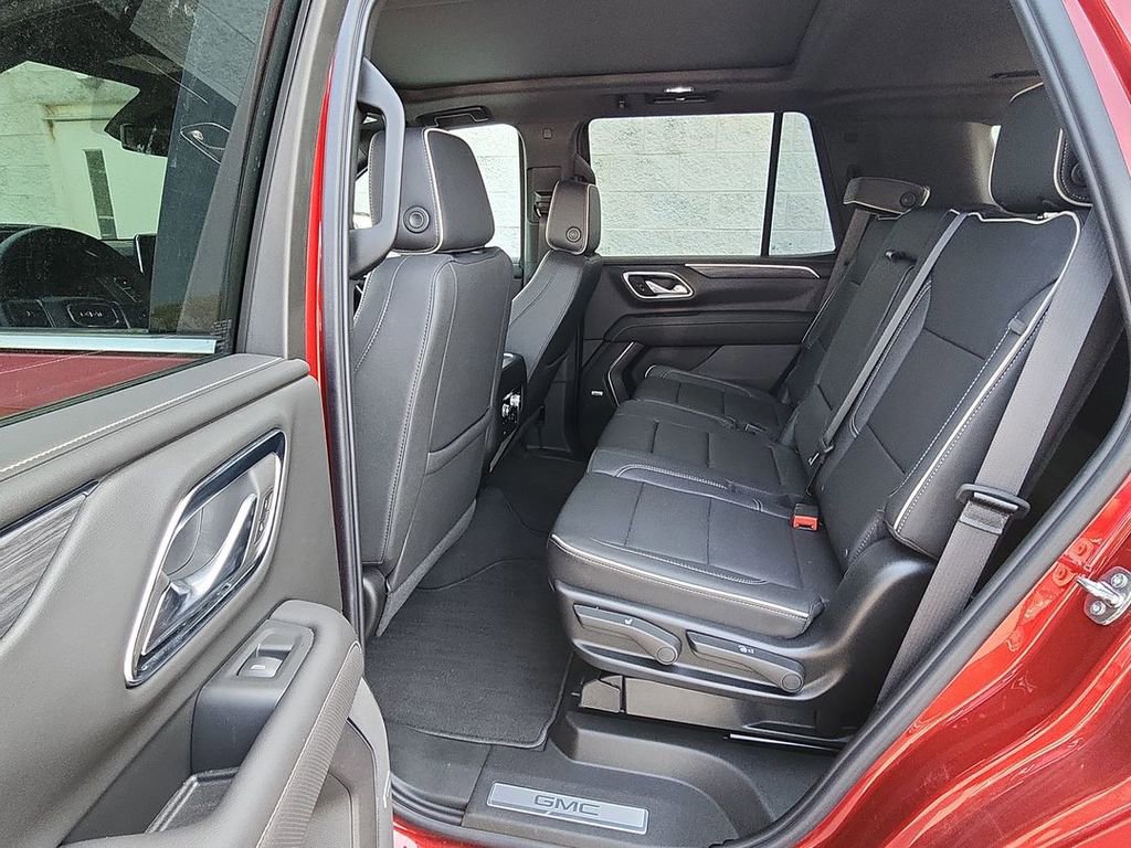 Used 2024 GMC Yukon SLT w/ SLT Premium Package image 25