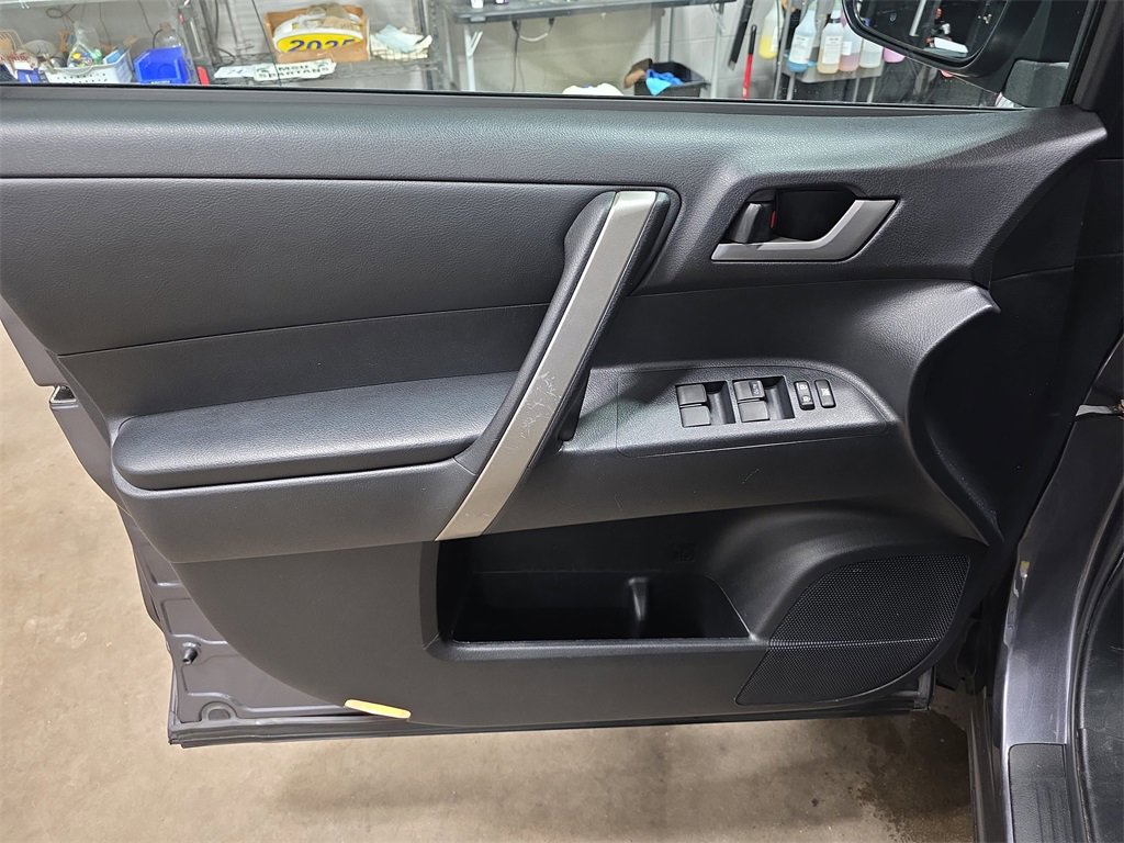 Used 2012 Toyota Highlander SE image 27