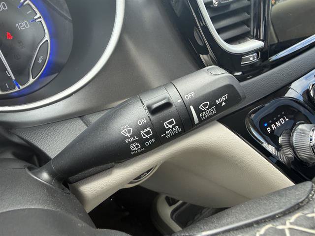 Used 2024 Chrysler Pacifica Touring-L FWD image 34