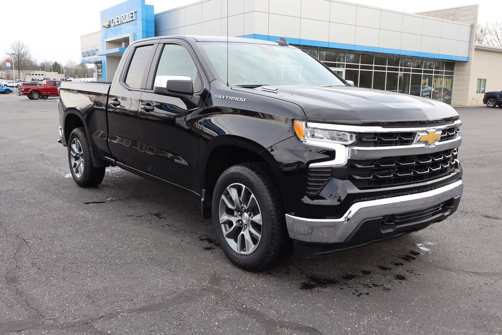 Used 2026 Chevrolet Silverado 1500 LT AWD/4WD image 2