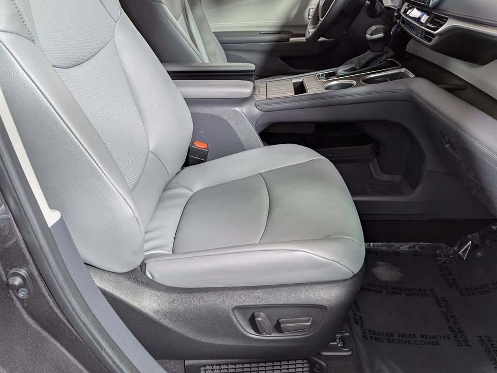 Used 2024 Toyota Sienna XLE image 23