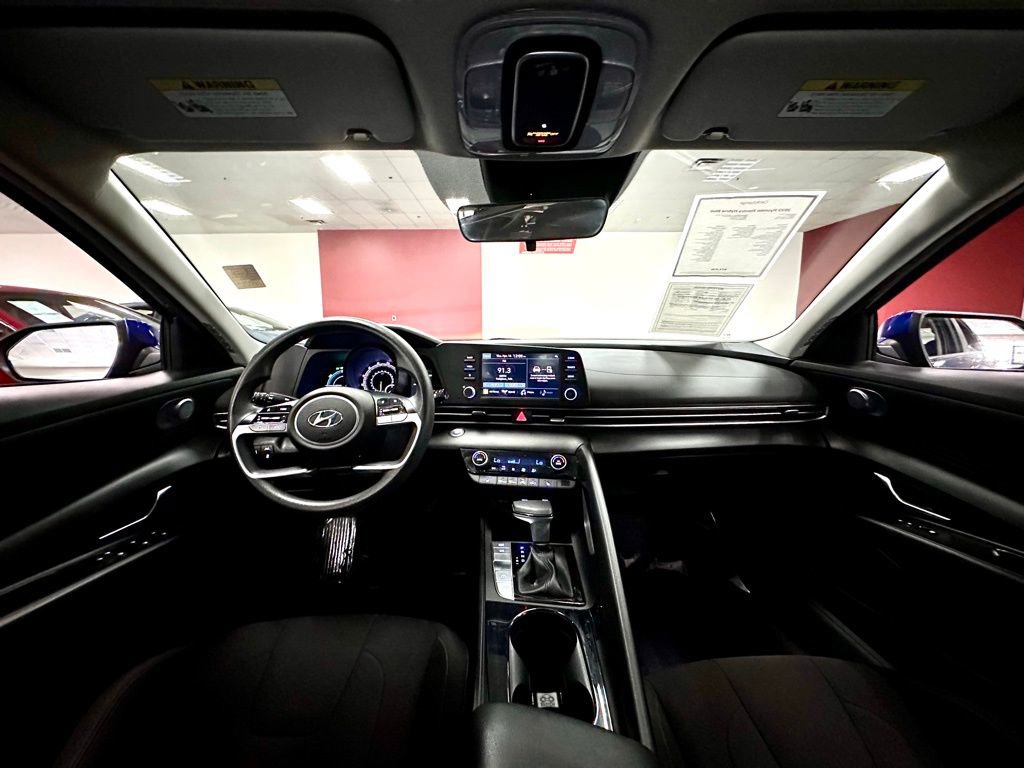 Used 2023 Hyundai Elantra Blue image 25