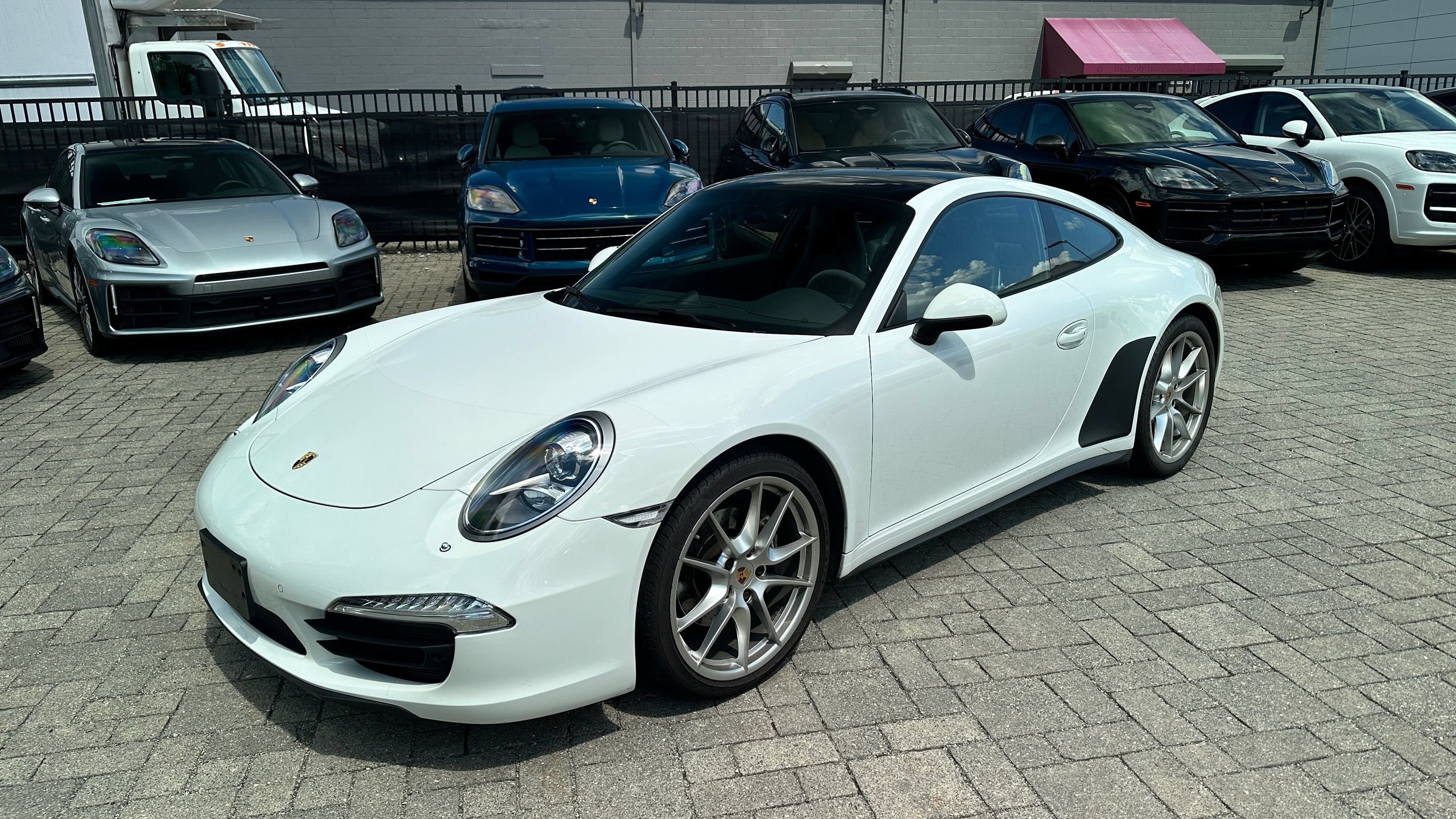 Used 2014 Porsche 911 Carrera 4 AWD/4WD image 2