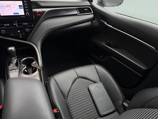Used 2023 Toyota Camry SE image 10