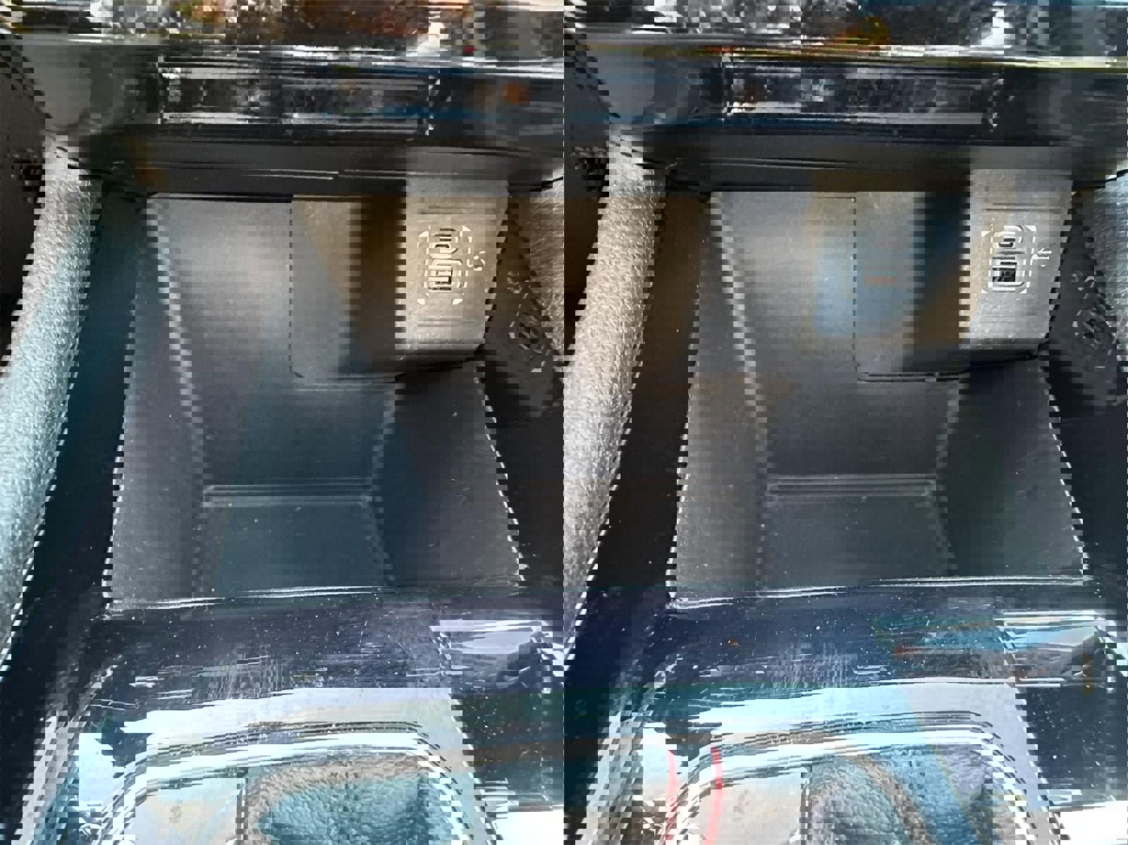 Used 2025 Jeep Compass Trailhawk image 30