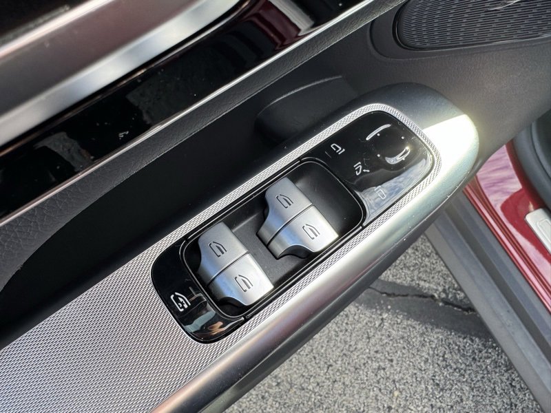 Used 2025 Mercedes-Benz GLC 350e 4MATIC image 18