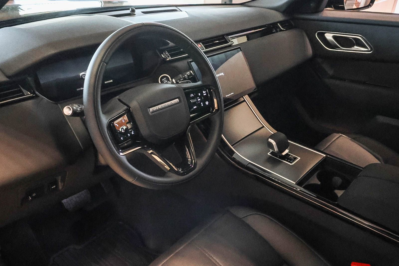 New 2026 Land Rover Range Rover Velar S AWD/4WD image 23