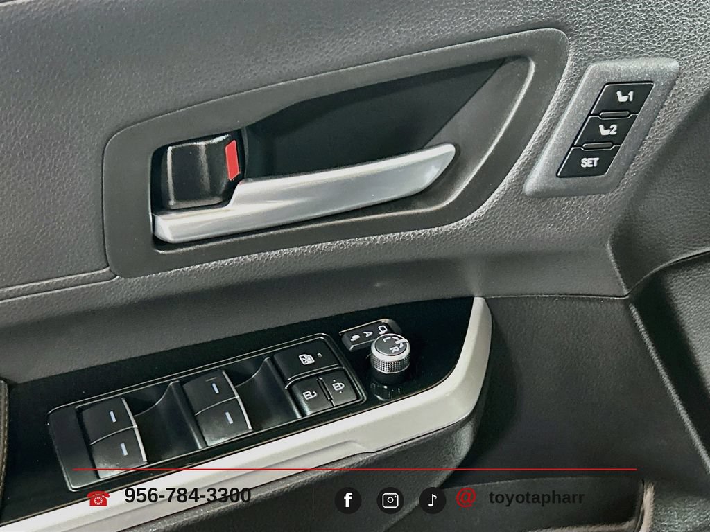 Used 2025 Toyota Sienna Platinum FWD image 16