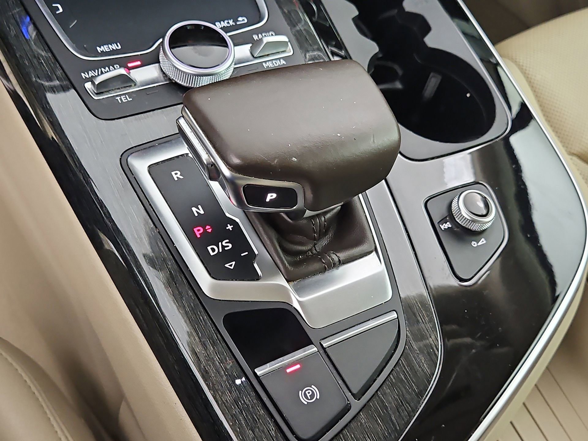 Used 2017 Audi Q7 3.0T Premium Plus w/ Premium Plus Package image 40