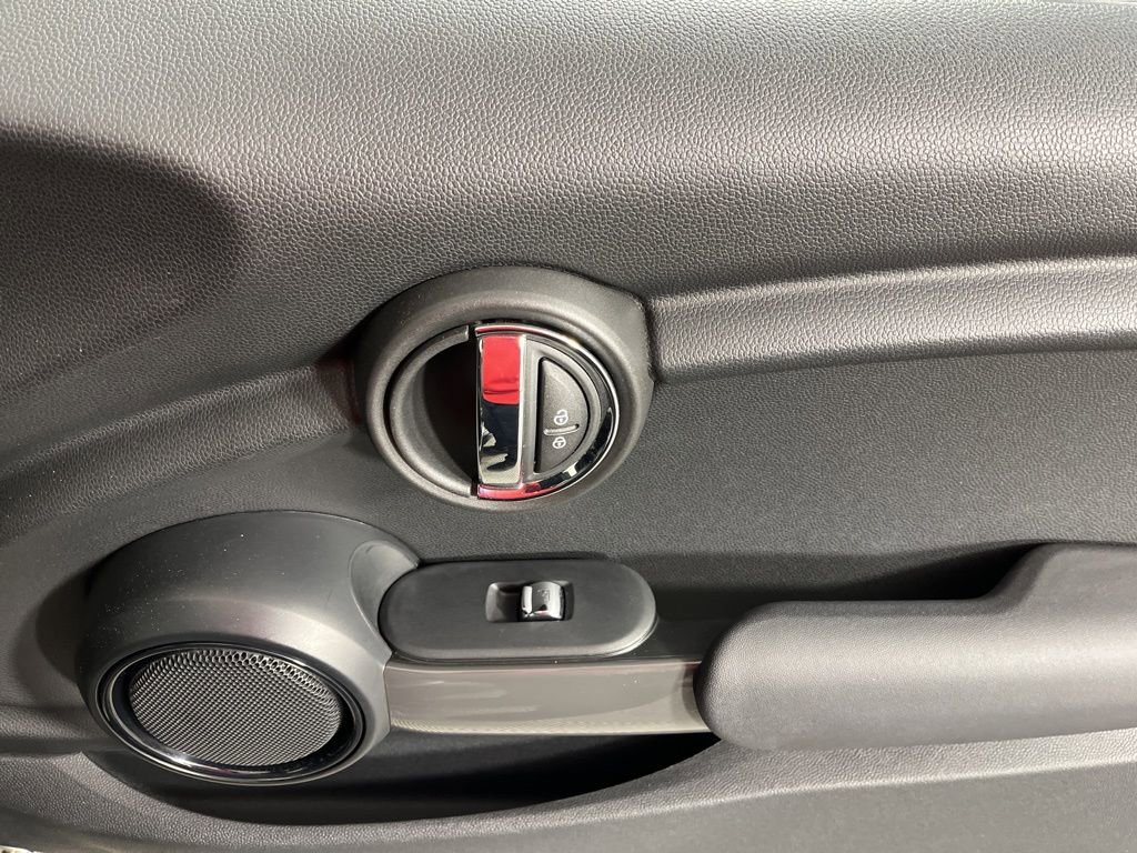 Used 2019 MINI Cooper 2-Door Hardtop image 19