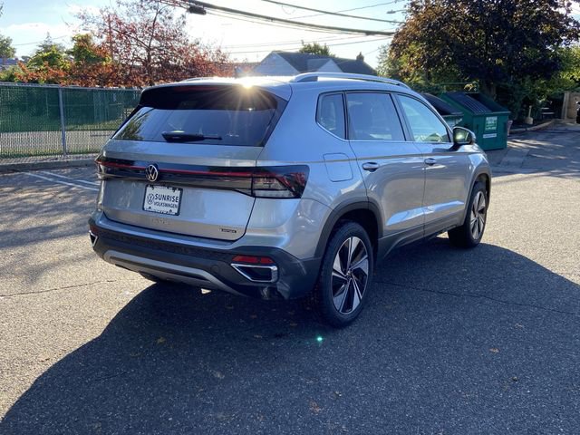 Used 2025 Volkswagen Taos SE AWD/4WD image 6